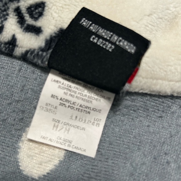 Cityscape Navy and White Fleece Jacket with Snowflake winter Design sz: medium - Picture 8 of 8